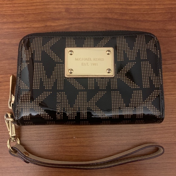 Michael Kors Wristlet in Black with Gold Metallic Accents - Picture 2 of 3